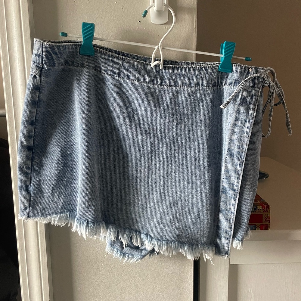 Rewash light denim wrap skort size 7/28